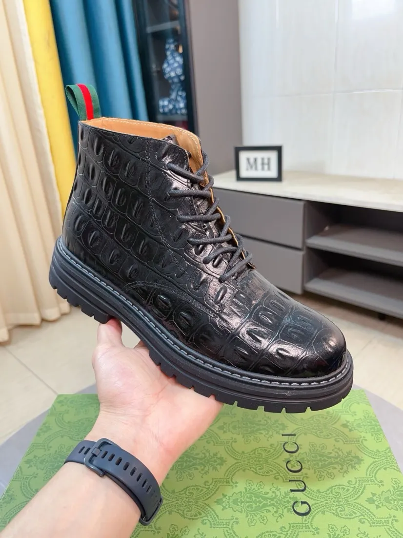 Men's shoes 💰540🌸🌸 (GUCCI) [cow lining plus velvet optional] [can be made without standard] New product Martin boots imported from Canada with full top layer high mercerized frosted fabric, punched using 3D digital technology, high-end and classy, ​​versatile to wear, full of three-dimensionality, close pictures will make you obsessed with the leather. You can't extricate yourself ~ the best on the market.          Fabric: Cowhide/Embossed Lining: Cowhide.          Please make a note when placing an order, sizes: 38-44 (37, 45, 46 can be customized and cannot be returned or exchanged) 5 colors available; black, gray, khaki, coffee, and earthy yellow